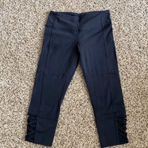 Athleta black capris leggings with side detail